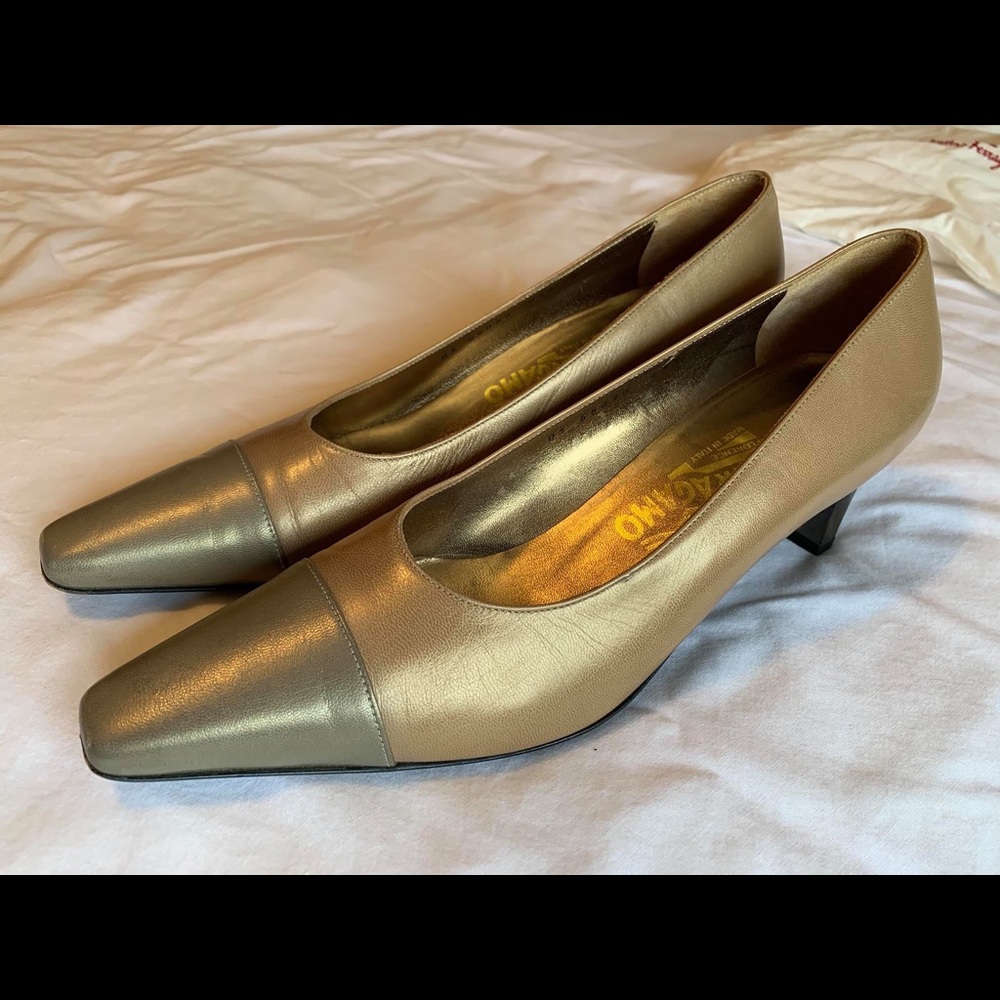 Vintage Salvatore Ferragamo Heels in size 8.5